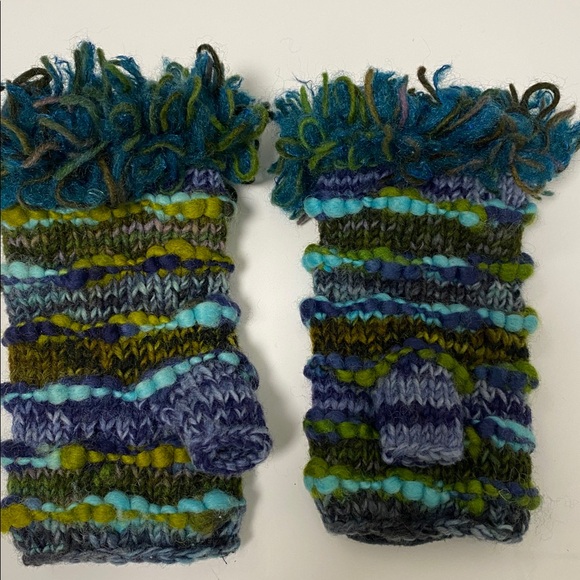 100% wool hat and mitts - Picture 4 of 9